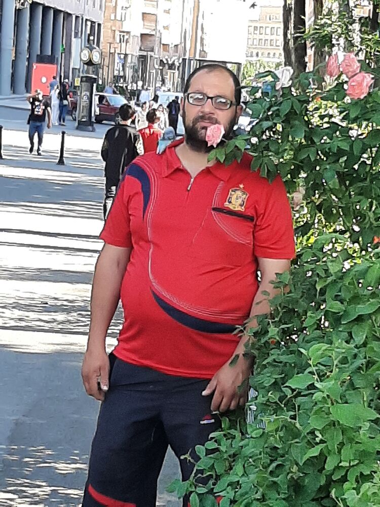  ,   Artur, 48 ,   ,   