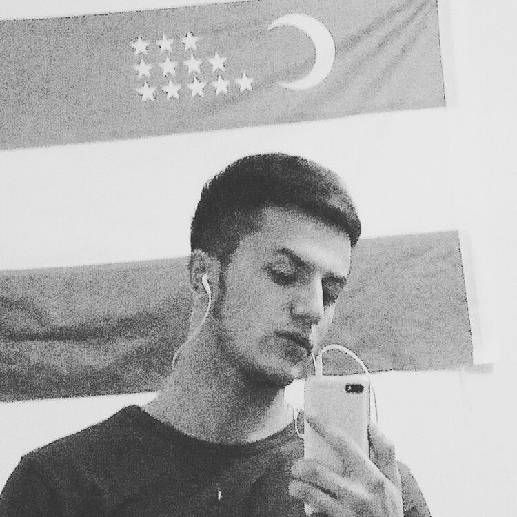  18729730  Borziee, 31 ,    