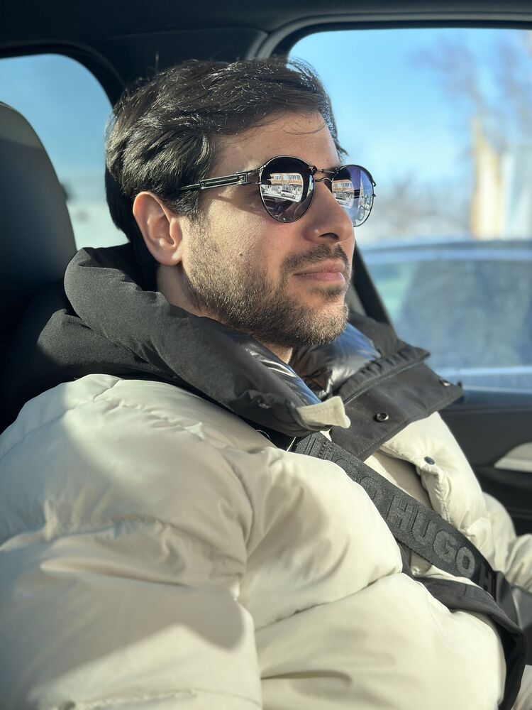  ,   Denis, 37 ,   ,   , c 