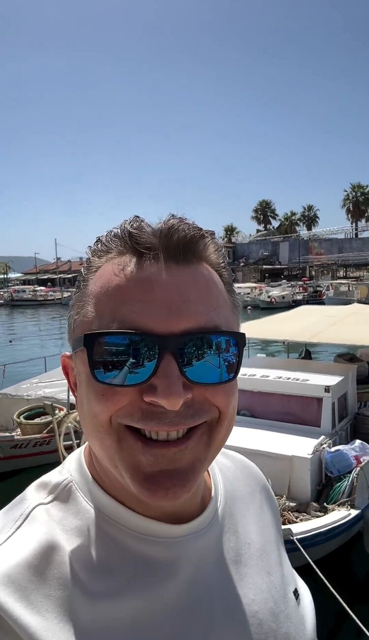  50066390  Alex Erdogan, 54 ,    