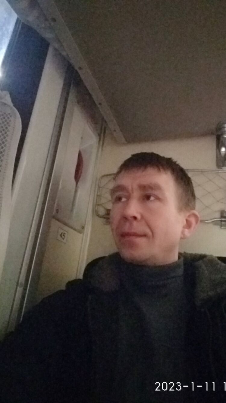  31876510  Viktor, 37 ,    