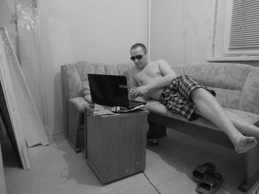  10480330  Leonid, 41 ,    