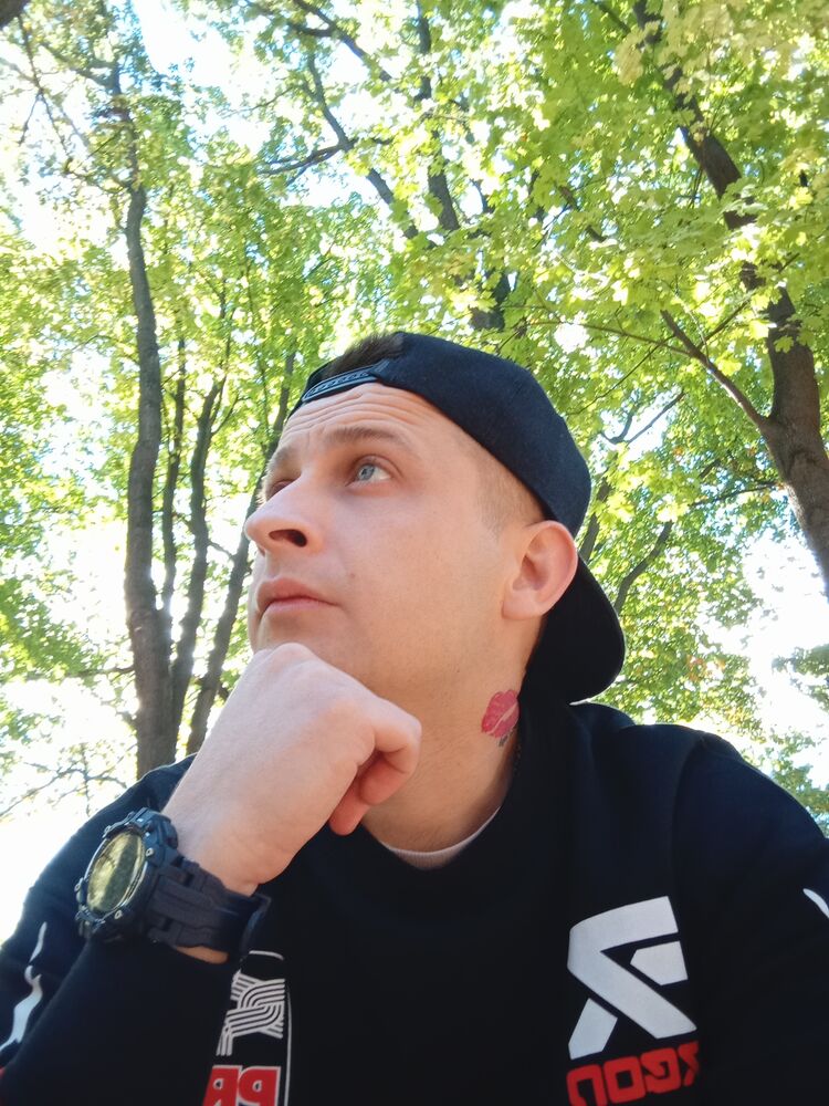  -,   Viktor, 33 ,   ,   