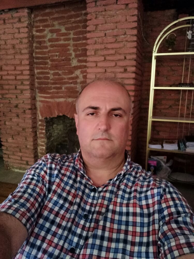  43856880  Konstantine, 50 ,    