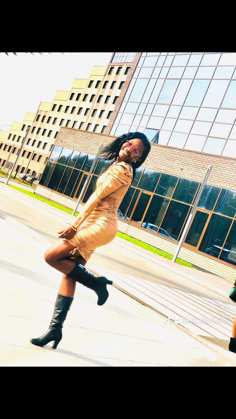 ���������� ������, ���� ������� La vie, 25 ���, ������������ ��� ����� � ���������