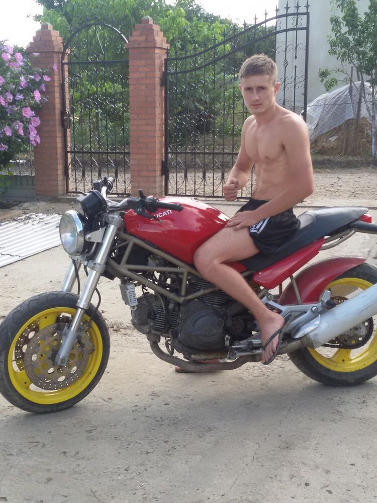  10031150  Liviu, 28 ,    
