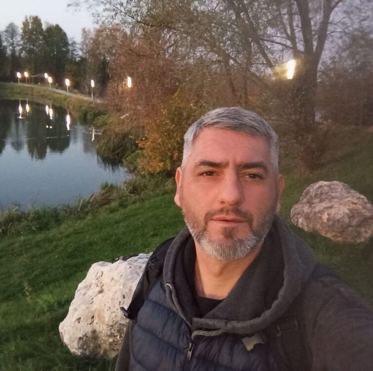  ,   Malxaz, 46 ,   ,   