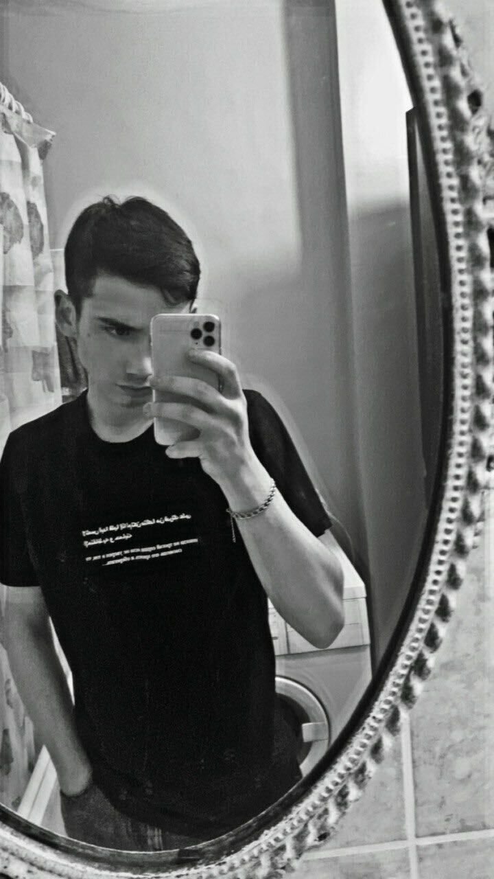  44657520  Maksim, 22 ,    