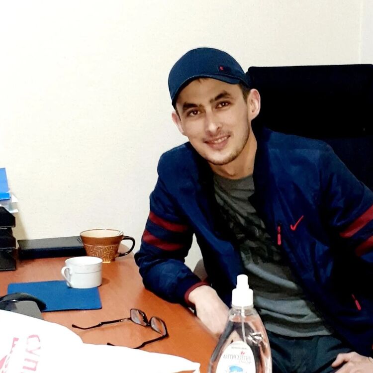  48172660  Aziz, 29 ,    