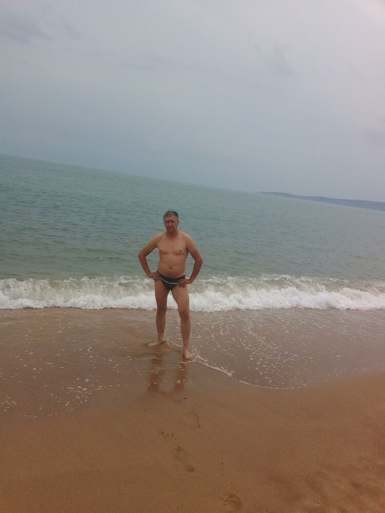  11235320  Aleks, 48 ,    