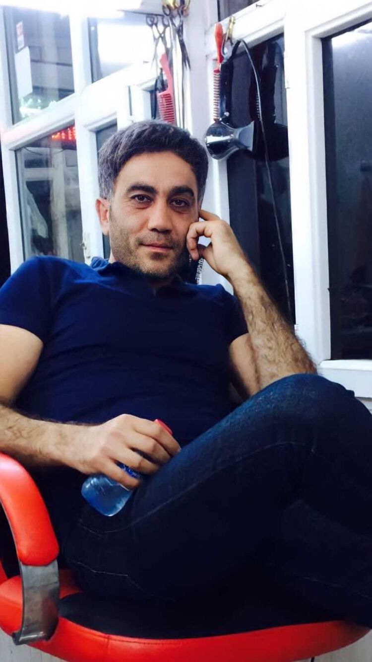 45023660  Elnur, 43 ,    