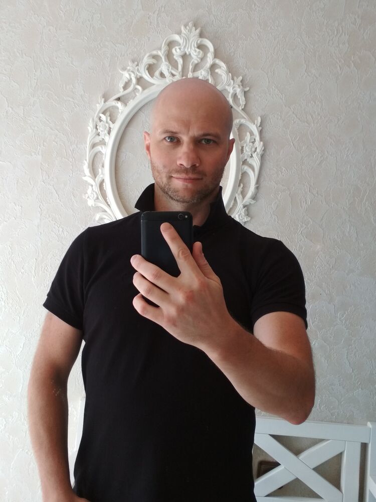  38355400  Oleg, 46 ,    