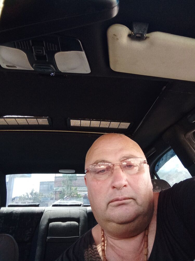  42259270  Gela, 54 ,    