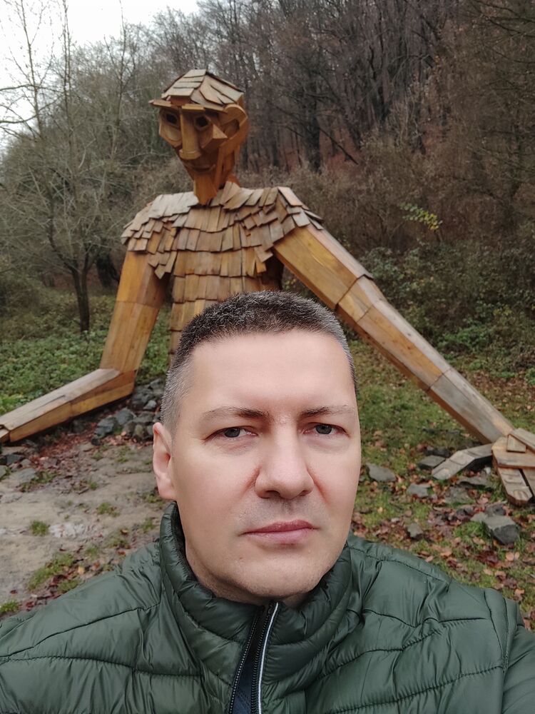  26806470  Jozsef, 46 ,    