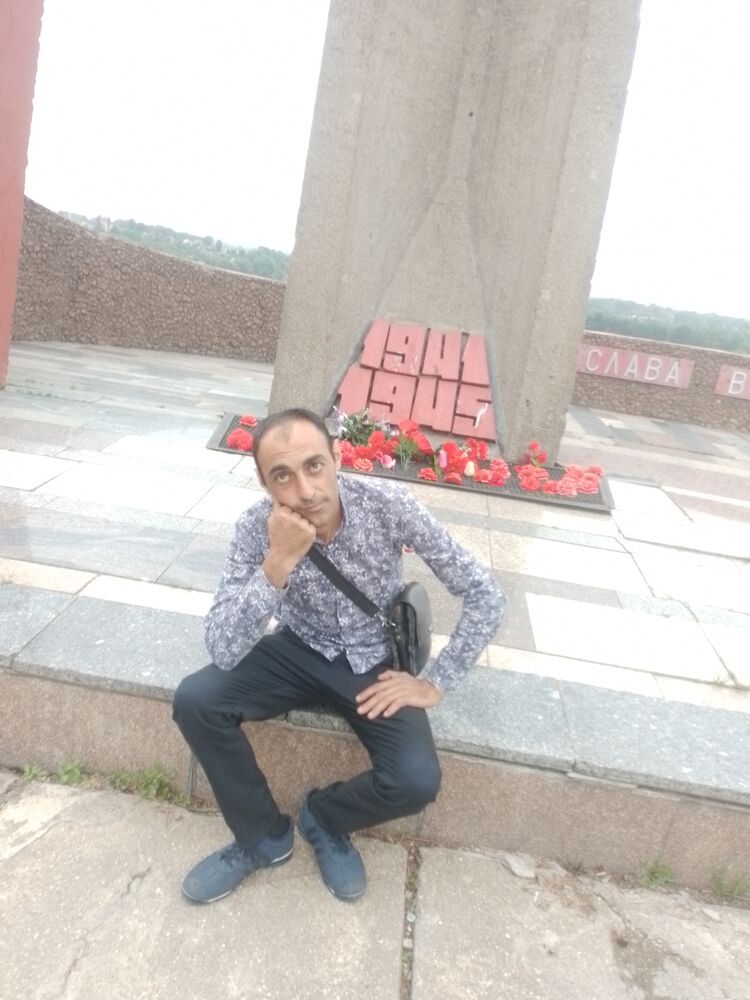  44839270  Hayk, 41 ,    