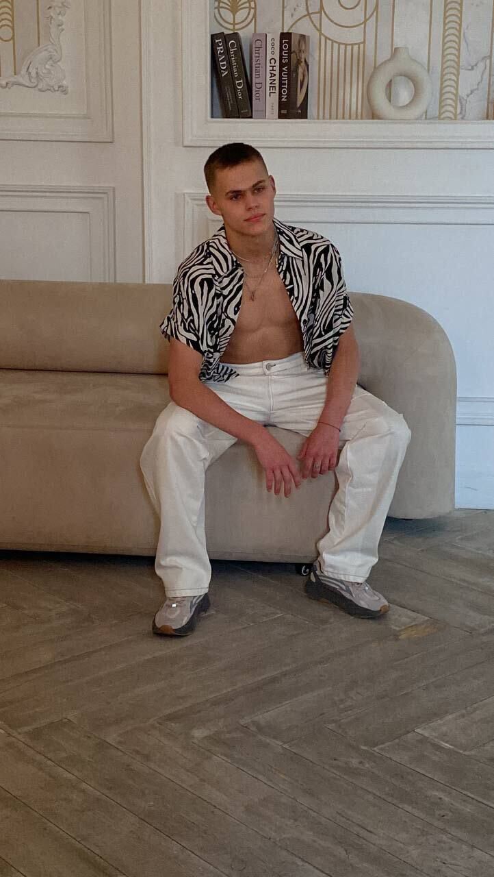  54447700  Vyacheslav, 19 ,    