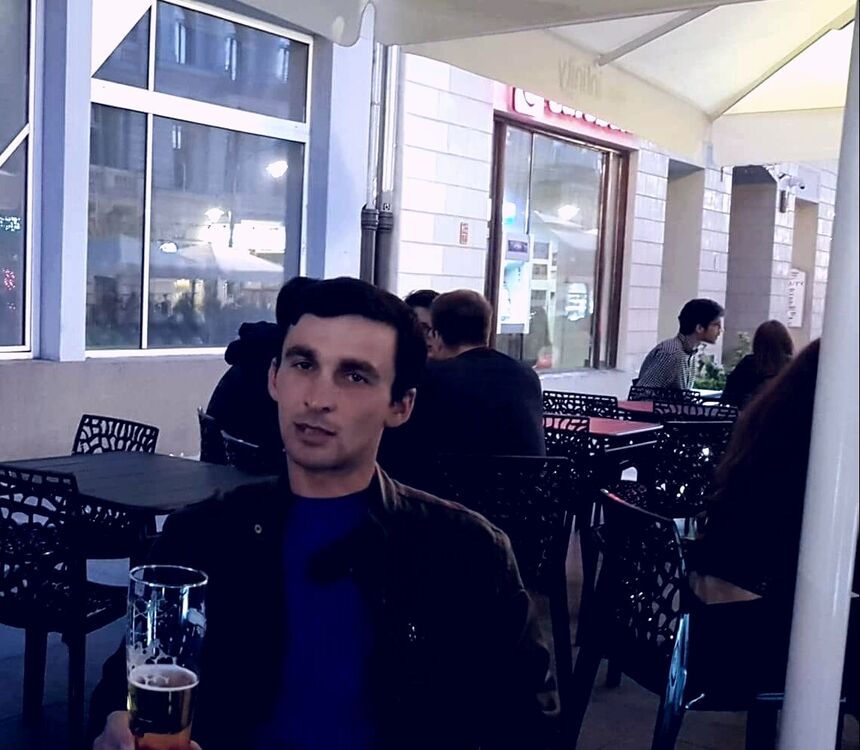  19556880  Erik, 32 ,    