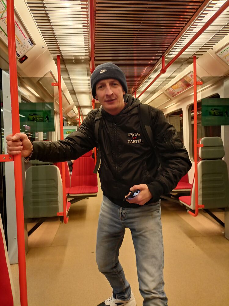 41153620  Sergo, 33 ,    Praha