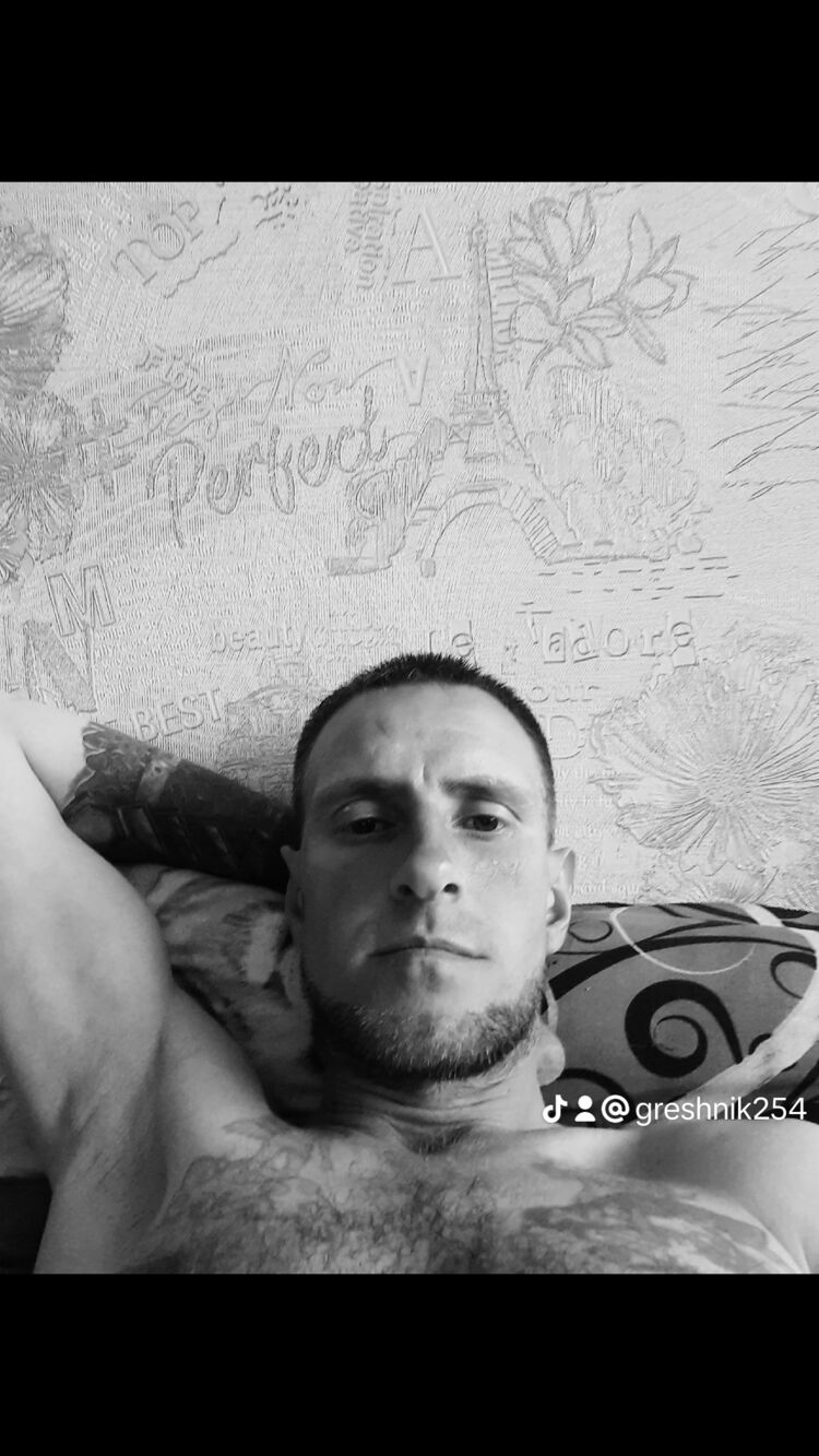  44214070  Mikhail, 36 ,    