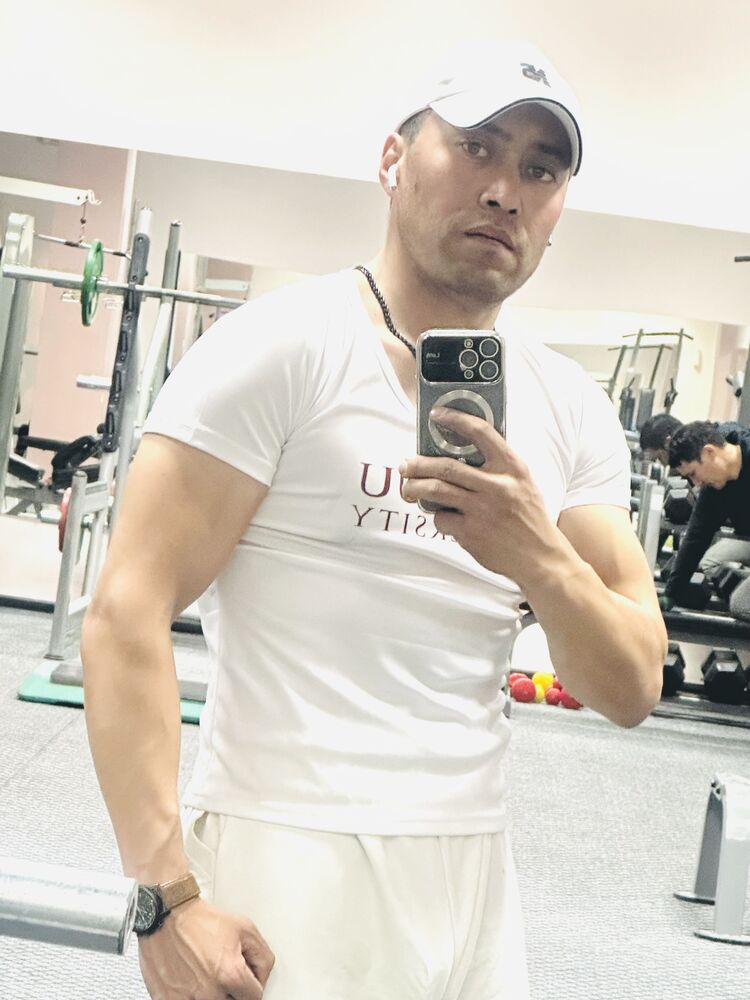  52406550  NURIK, 33 ,    