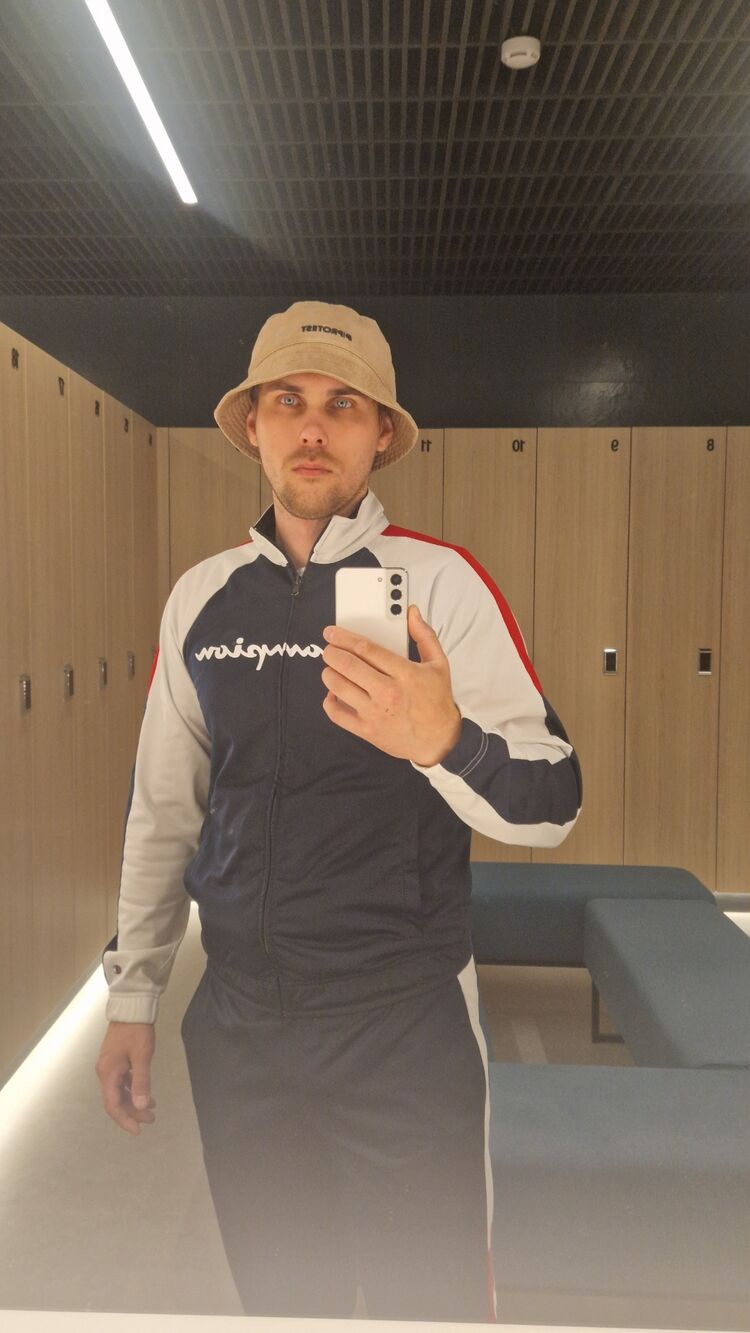  46686790  Alexander, 34 ,    