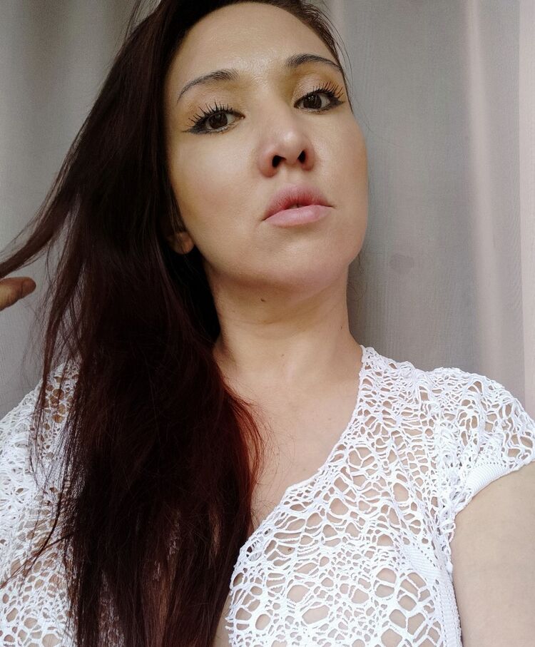  ,   Shirin, 46 ,   ,   