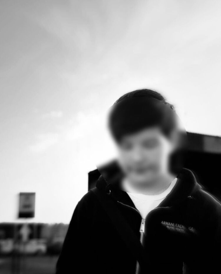  52734690  Ali, 19 ,    