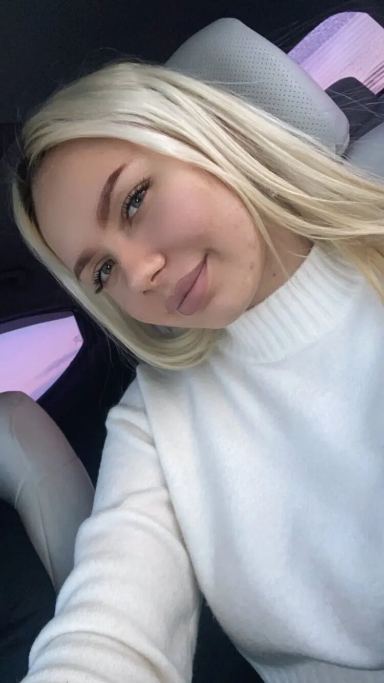  39585830  Alina, 22 ,    