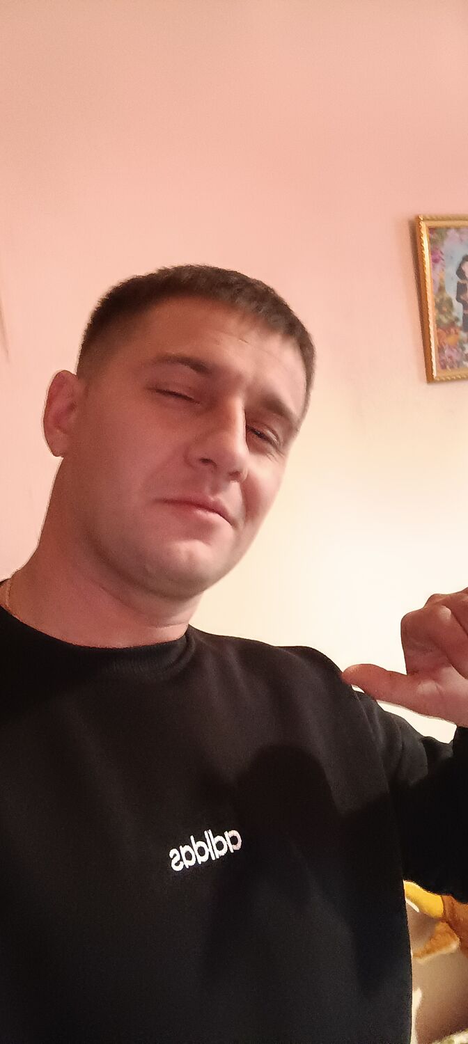  ,   Maxim, 33 ,   