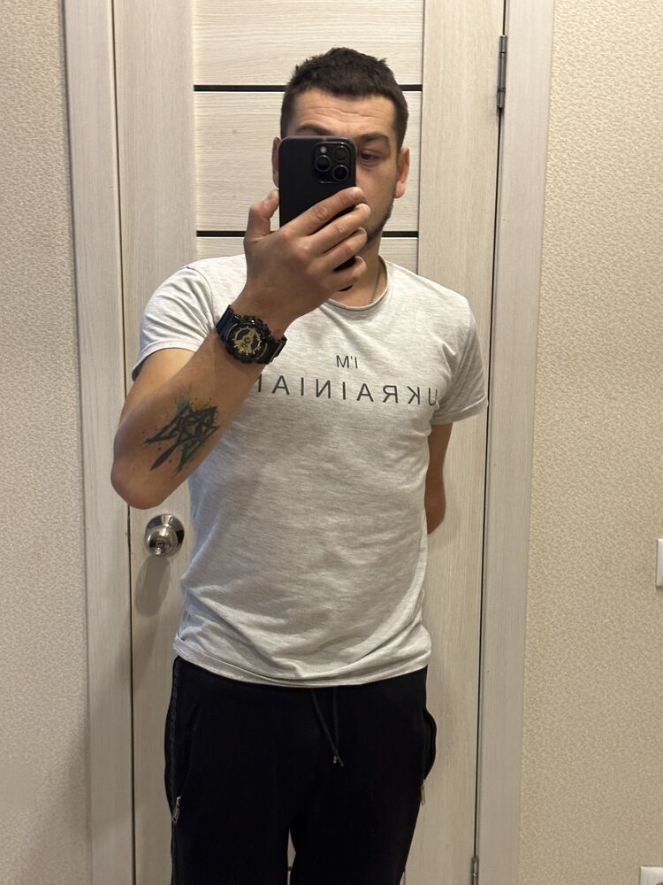  ,   Valentyn, 32 ,   ,   