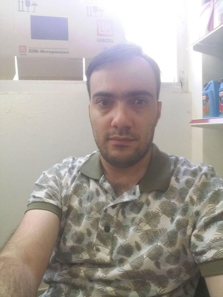  21035490  Elnur, 39 ,    
