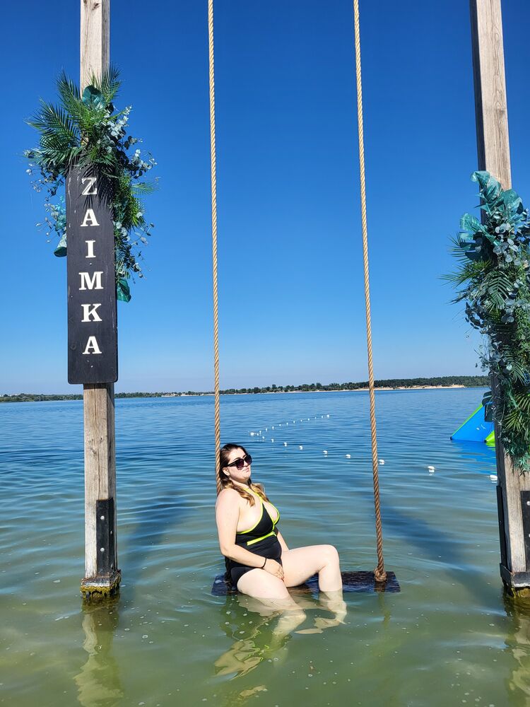  44457540  Anastasi, 25 ,    