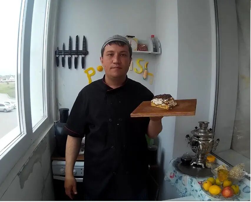  32890770  Viktor, 35 ,    