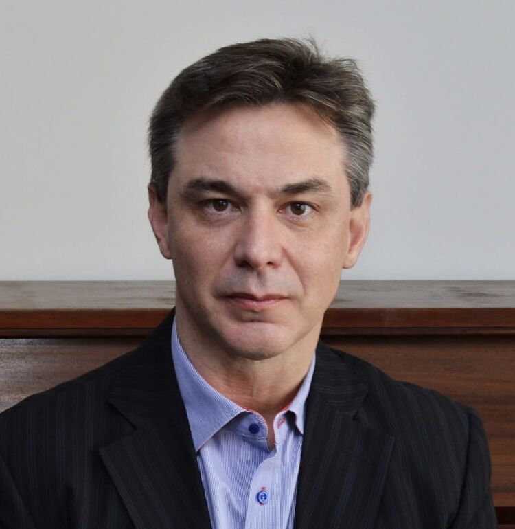  54130100  Antonio Luca, 57 ,    