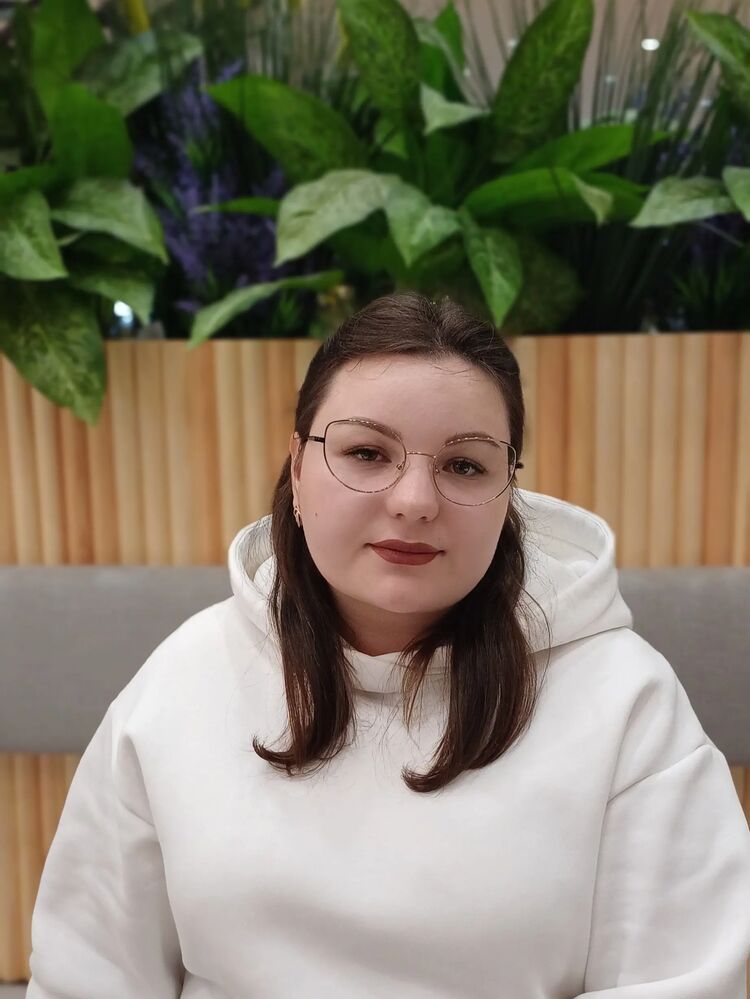  ,   Veronika, 24 ,   ,   