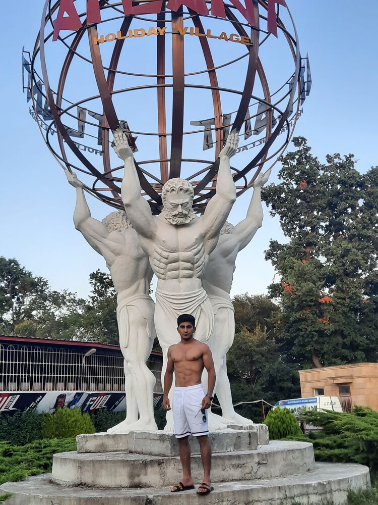  44395210  Kamil, 27 ,    