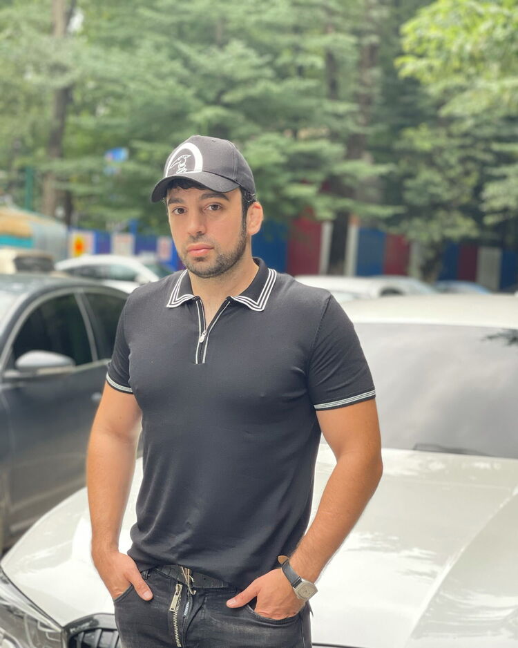  53071270  Adam, 33 ,    