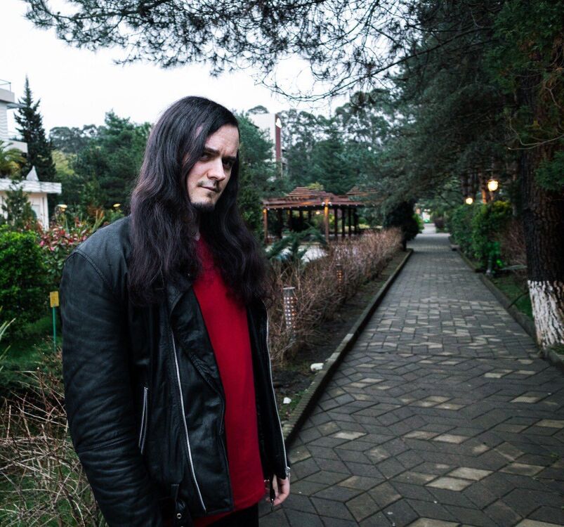  37827240  Philipp, 32 ,    -