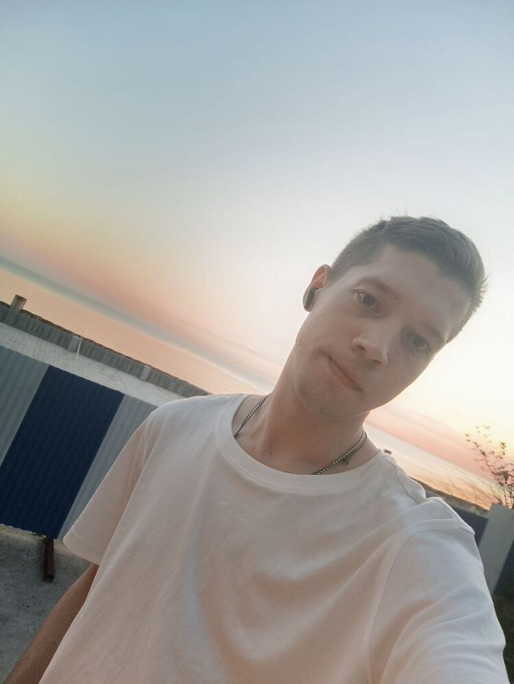  54061220  NIKOLAS, 24 ,    