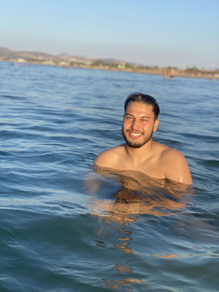  54515530  Youssef, 25 ,    