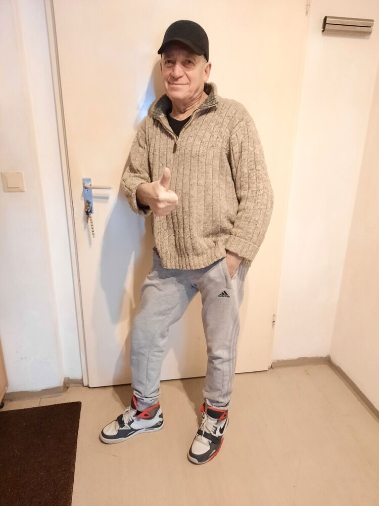  22056480  , 76 ,    