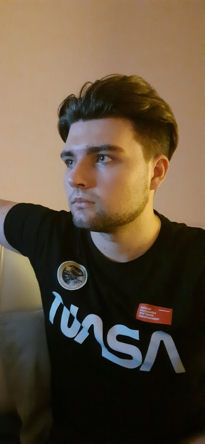  26090390  Ilya, 24 ,    