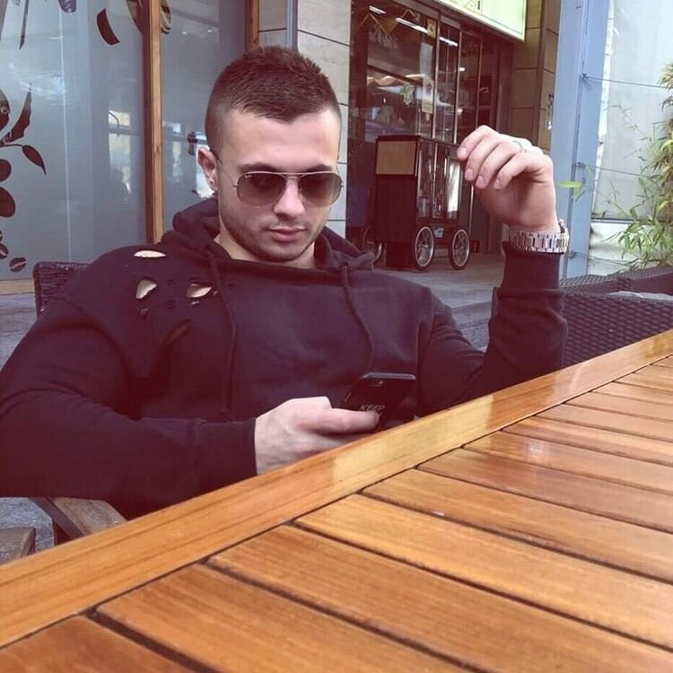  20433840  Ivan, 29 ,    