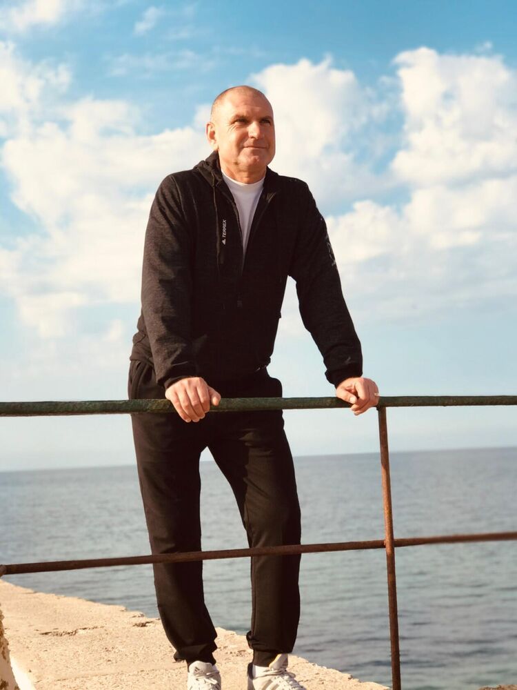  43638660  Valeriy, 55 ,    
