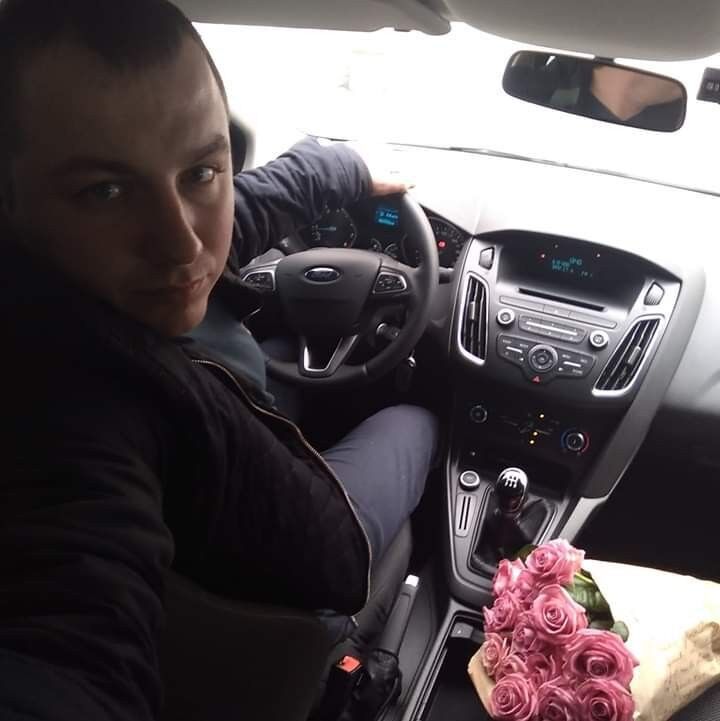  ,   Maxim, 32 ,  