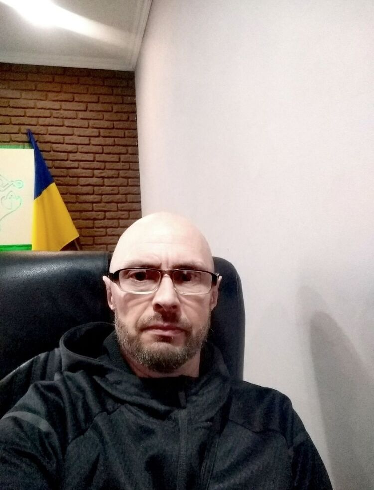 43657550  Lgorleo, 53 ,    
