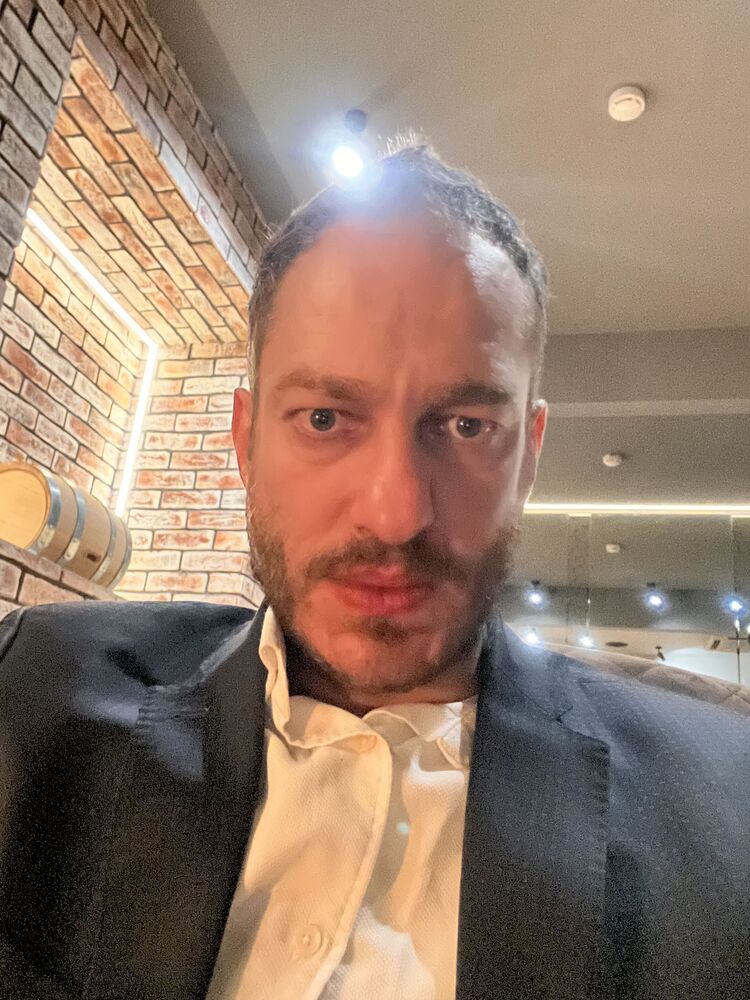  39868440  Eduardo, 40 ,    