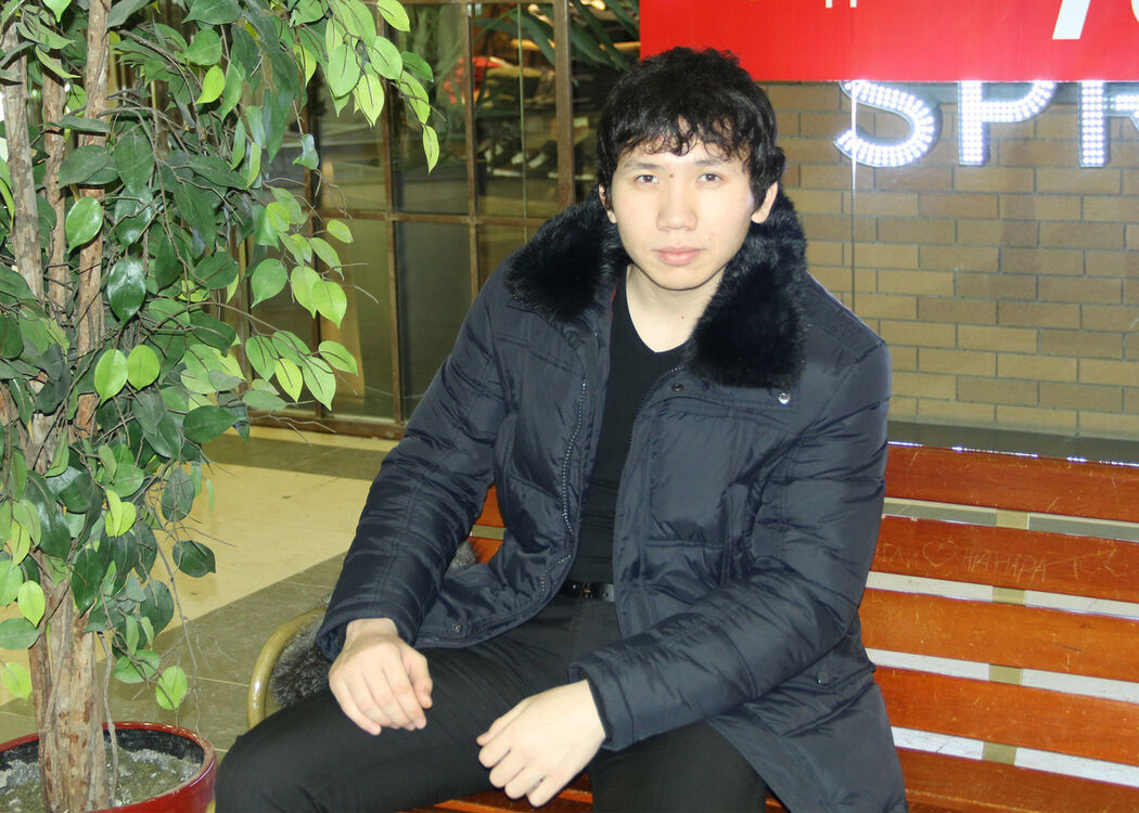  5049570  Nursultan, 33 ,    