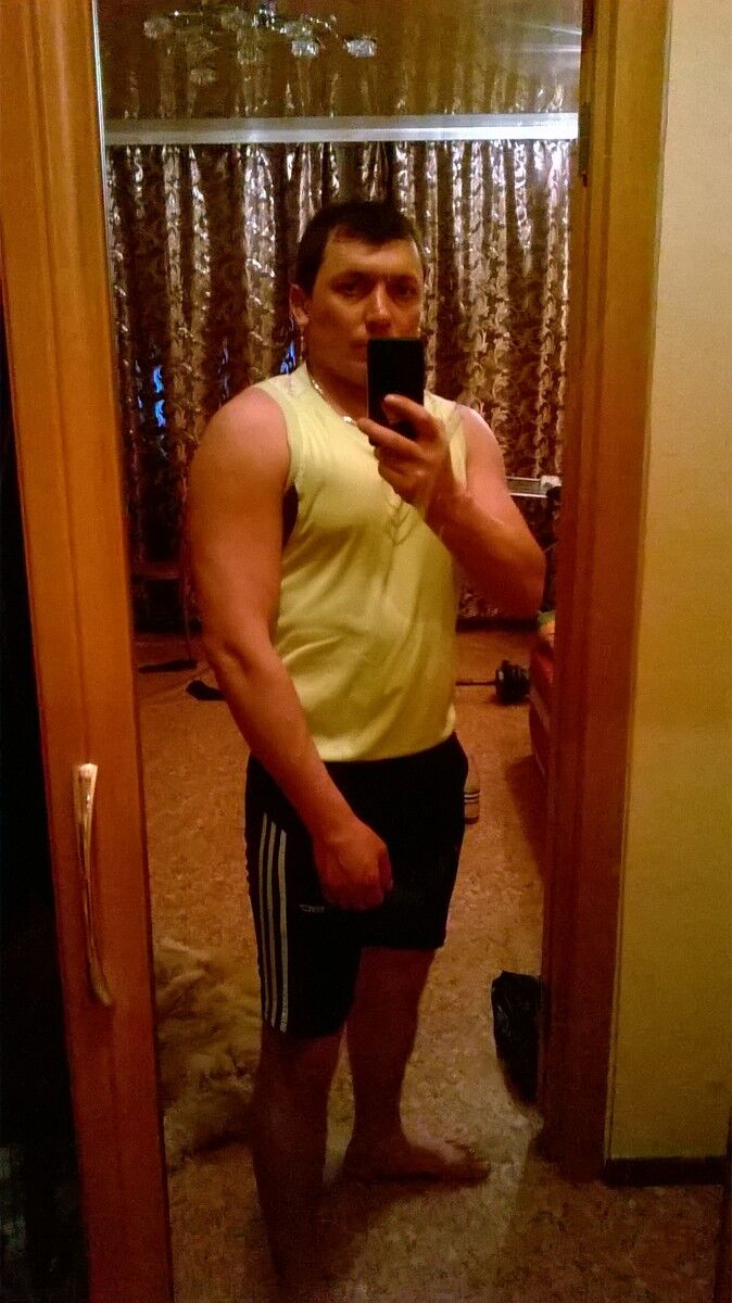  8327560  Artem, 42 ,    