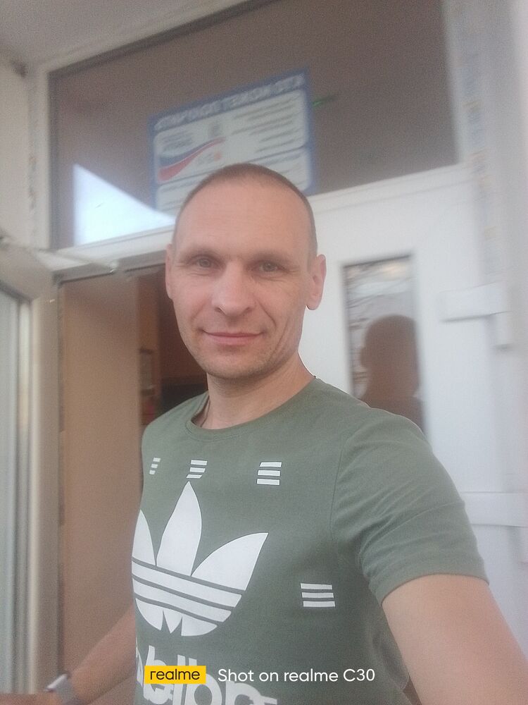  53464710  Pavel, 40 ,    